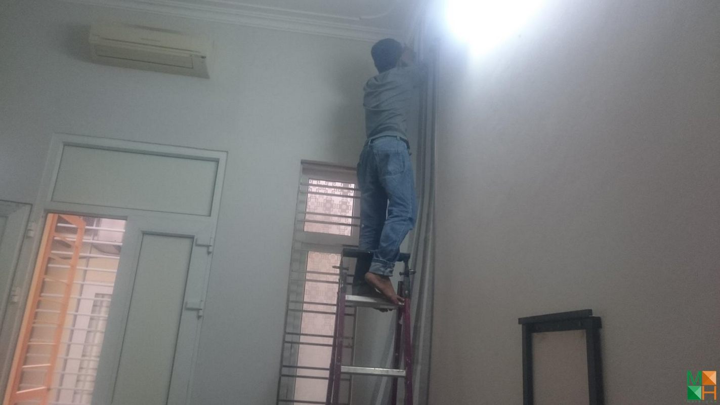 thi-cong-giay-dan-tuong-tai-an-duong-tay-ho-Anh-Dat (2)